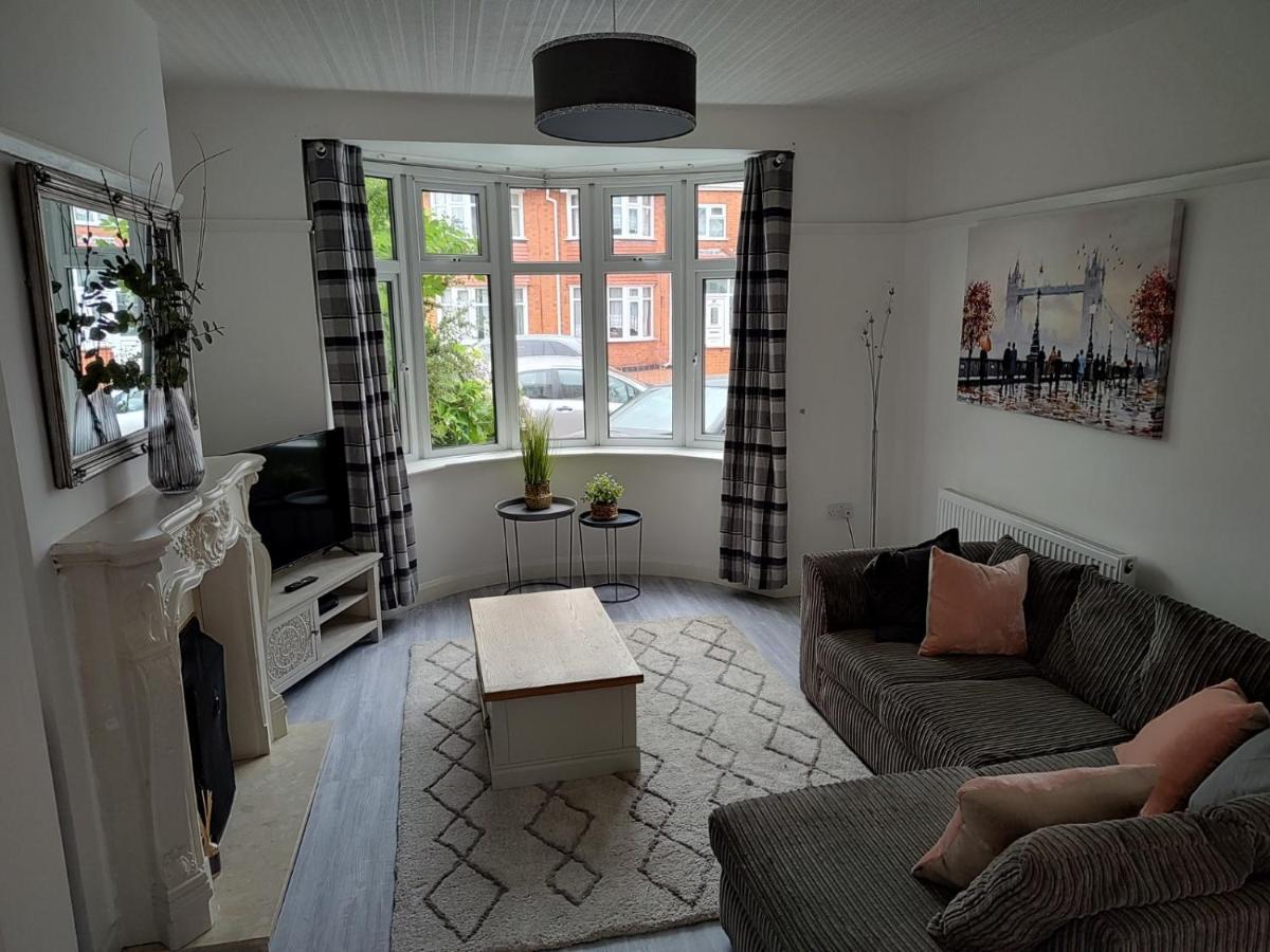 Wavertree Drive 3 Bed Contractor Home In Leicester Buitenkant foto
